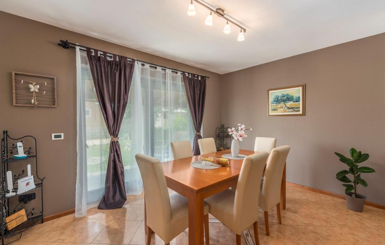 Holiday House Vita Tinjan Ngoại thất bức ảnh