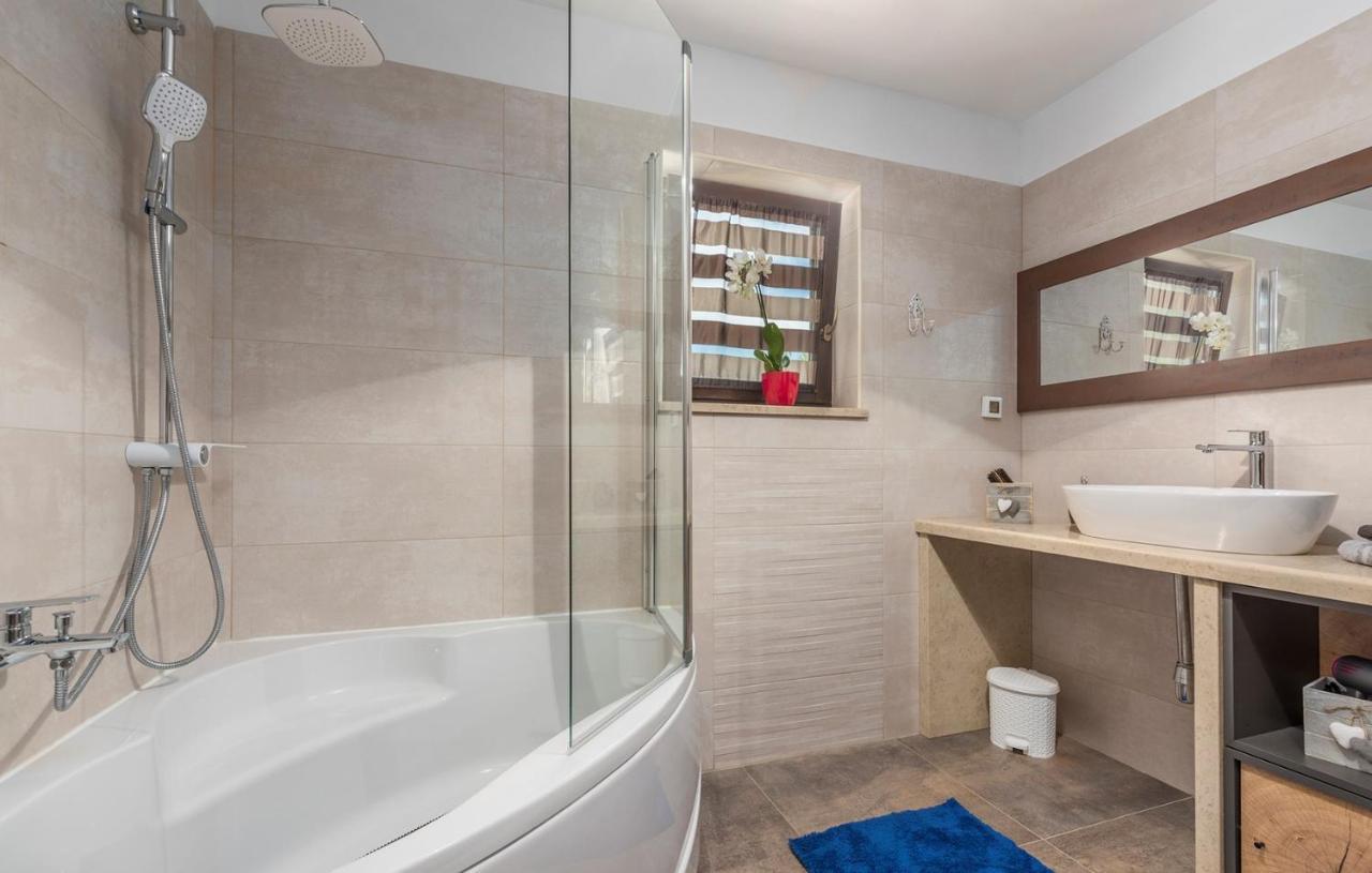 Holiday House Vita Tinjan Ngoại thất bức ảnh