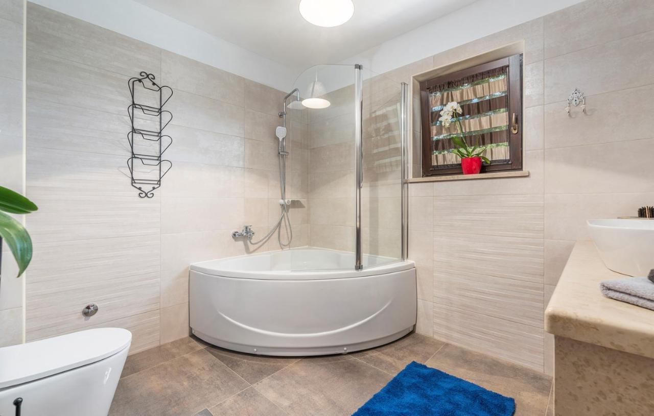 Holiday House Vita Tinjan Ngoại thất bức ảnh