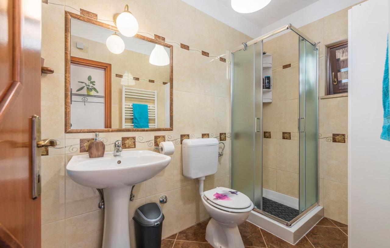 Holiday House Vita Tinjan Ngoại thất bức ảnh